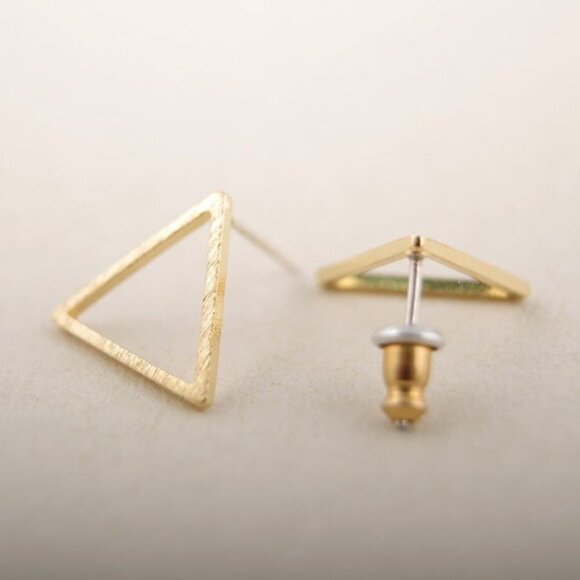 Earrings jewelry triangle triangular yellow gold tone stud minimalist modern new - Picture 1 of 1